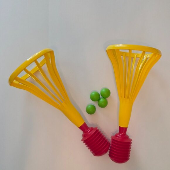 Tupperware Vintage Pop A Lot Set of 2 – With 4 Balls - Picture 1 of 3
